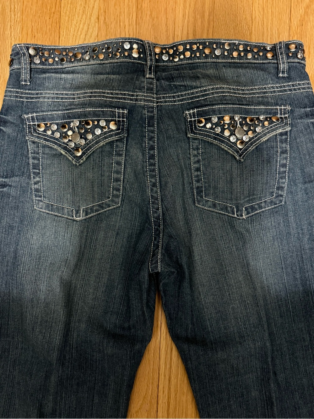 New! VENUS Studded Waist Jeans - Picture 5 of 12